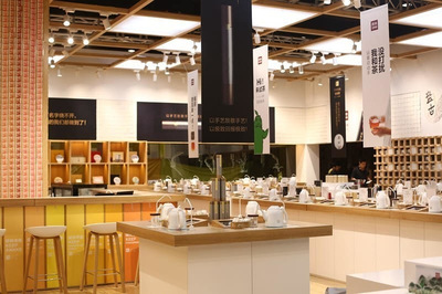 雨林茶空間 | 老班章發布會 雨林古茶坊煥新升級，倉儲服務引領行業風潮